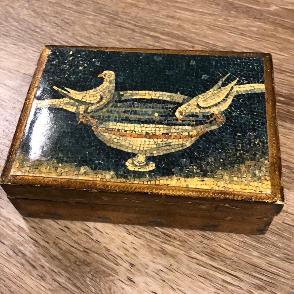 Vintage Accents Made In Italy Decoupage Doves In Bird Basin Florentine Gold Gilded Box